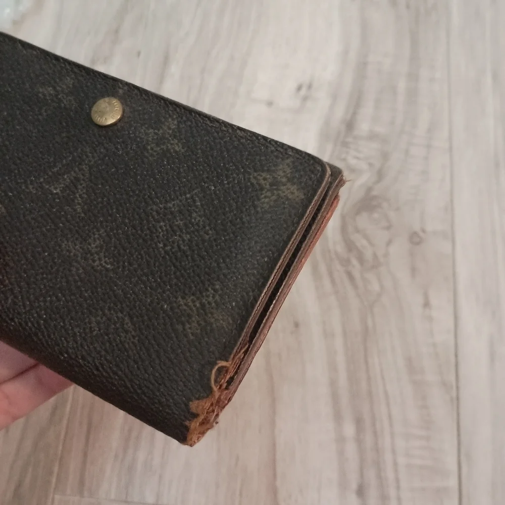 Louis Vuitton LV Portefeuille Tresor Bifold Wallet Medium Monogram Brown Purse